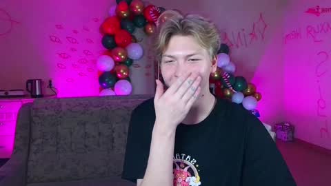 Snapshot of themikesever chatting on December 2024 09:11:01 PM Sever online show from December 2024 09:11:01 PM