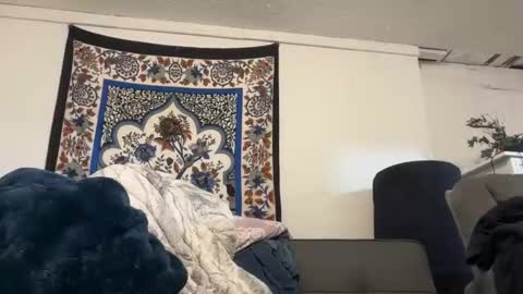 themomus83 online show from April 2026 03:48:02 AM