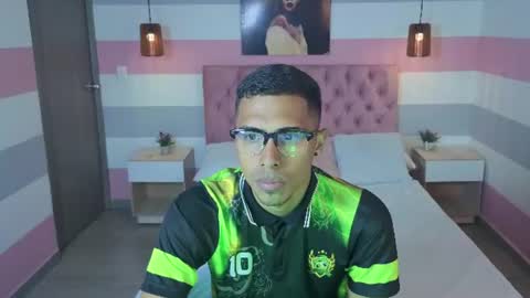 Snapshot of theo_steel_ chatting on June 2026 01:12:01 PM Theo online show from June 2026 01:12:01 PM