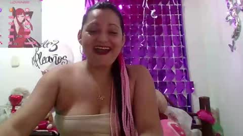 Snapshot of thequeenbella chatting on October 2025 11:02:01 PM bella saritta online show from October 2025 11:02:01 PM
