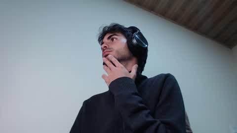 Santiago Enrique online show from February 2026 05:17:02 AM