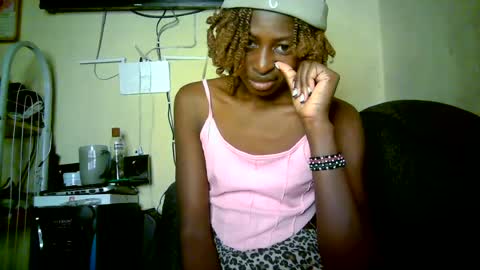Snapshot of therry_heart chatting on June 2026 04:04:01 AM hearty online show from June 2026 04:04:01 AM