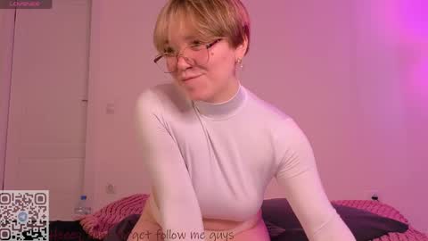 Snapshot of thestaronsky chatting on April 2026 04:30:02 AM Lucia online show from April 2026 04:30:02 AM