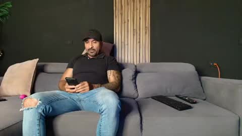 Snapshot of thestraightroom chatting on April 2026 12:27:01 AM thestraightroom online show from April 2026 12:27:01 AM