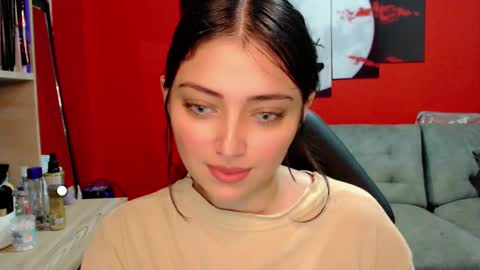 Snapshot of thesweethari chatting on February 2025 12:54:02 AM I dont do real meetings My bio online show from February 2025 12:54:02 AM