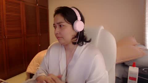 Snapshot of thetalkingbutt chatting on June 2026 04:18:01 PM Mai online show from June 2026 04:18:01 PM