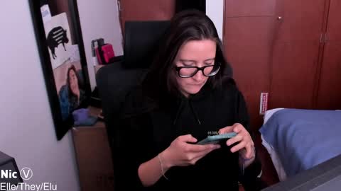 Snapshot of thetropicalseduction chatting on May 2026 05:17:02 PM Nicole online show from May 2026 05:17:02 PM