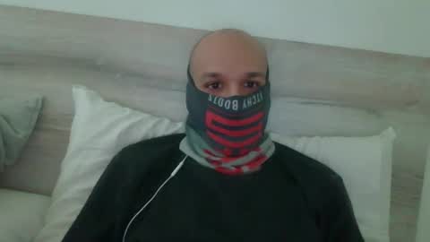 Scarf guy online show from December 2024 03:11:02 PM