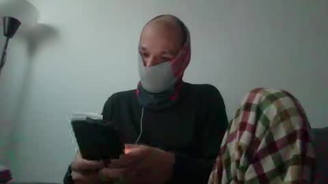Scarf guy online show from February 2025 05:14:01 PM