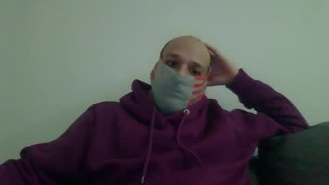 Scarf guy online show from February 2025 07:09:01 PM