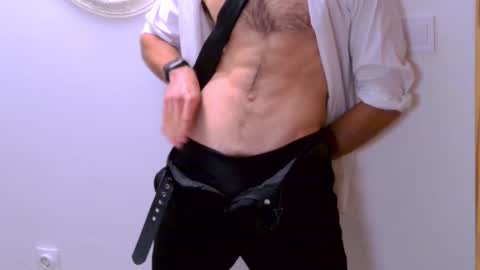 Snapshot of thewaiter2025 chatting on October 2025 06:54:02 PM The Waiter online show from October 2025 06:54:02 PM