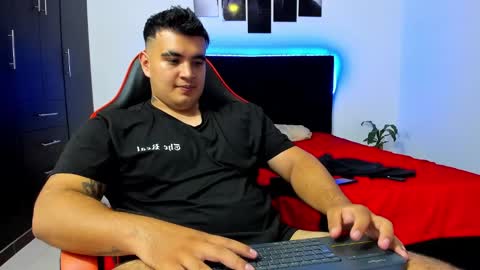 Snapshot of thiago_cp01 chatting on February 2025 09:04:01 AM Thiago online show from February 2025 09:04:01 AM