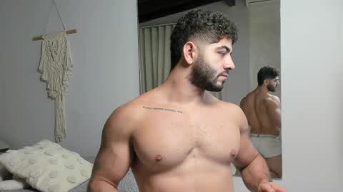 Snapshot of thiago_moretti chatting on April 2026 03:47:02 PM THIAGO online show from April 2026 03:47:02 PM