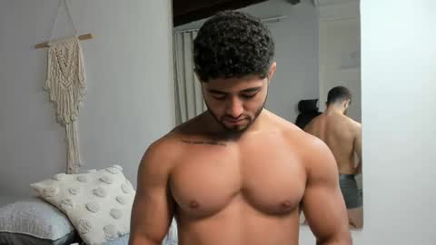 Snapshot of thiago_moretti chatting on May 2026 07:00:01 PM THIAGO online show from May 2026 07:00:01 PM