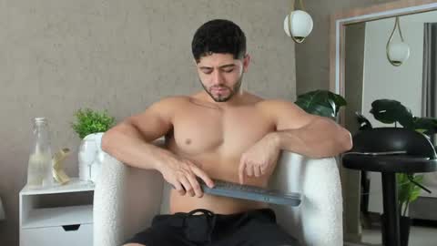 Snapshot of thiago_moretti chatting on May 2026 05:31:01 PM THIAGO online show from May 2026 05:31:01 PM