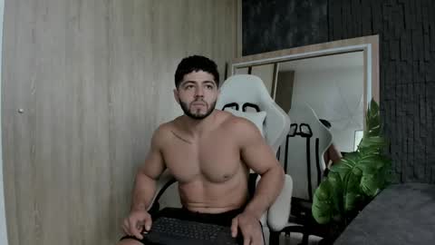 Snapshot of thiago_moretti chatting on May 2026 10:06:01 PM THIAGO online show from May 2026 10:06:01 PM