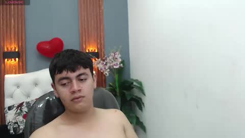 thiago_saenzz online show from March 2026 06:14:02 PM