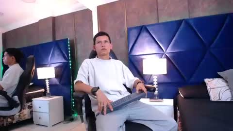 Snapshot of thiagoferrer_ chatting on June 2026 04:02:01 AM T H I A G O online show from June 2026 04:02:01 AM