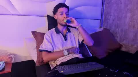 Snapshot of thiagoferreti_ chatting on May 2026 03:25:02 AM ThiagoFerreti online show from May 2026 03:25:02 AM