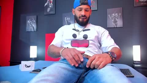 Thia Gomez online show from January 2025 12:21:01 PM