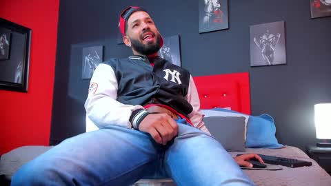 Thia Gomez online show from January 2025 12:28:02 PM