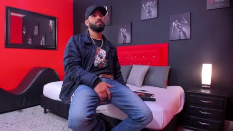 Thia Gomez online show from November 2025 12:26:01 PM