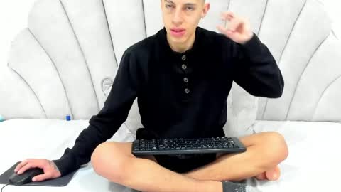 Thiago   online show from April 2026 01:47:01 PM