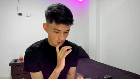 Snapshot of thiagowells_ chatting on February 2025 08:25:01 PM Thiago Wells online show from February 2025 08:25:01 PM