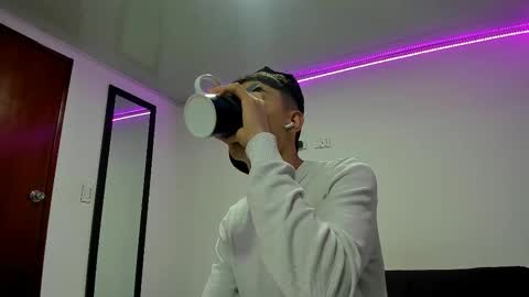 Snapshot of thiagowells_ chatting on February 2025 03:45:02 AM Thiago Wells online show from February 2025 03:45:02 AM