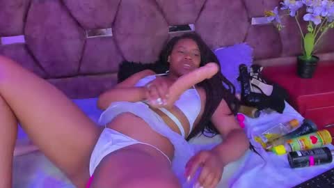 Snapshot of thiana_taylor chatting on October 2025 09:57:02 PM thiana_taylor online show from October 2025 09:57:02 PM