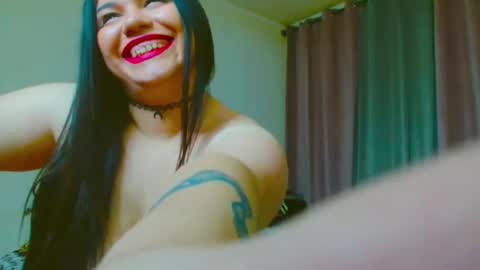 Snapshot of thichslutx chatting on May 2026 05:32:02 PM Maria online show from May 2026 05:32:02 PM