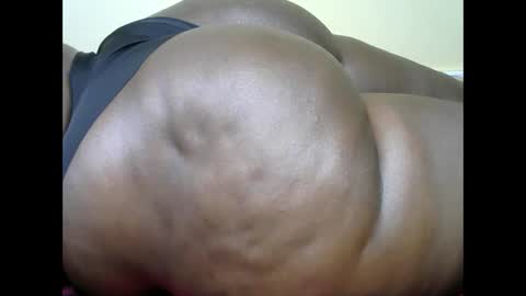 Snapshot of thick_queenn chatting on February 2025 03:41:02 AM thick_queenn online show from February 2025 03:41:02 AM