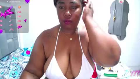 Snapshot of thickebonymilf chatting on June 2026 02:10:02 PM XIOMARA online show from June 2026 02:10:02 PM