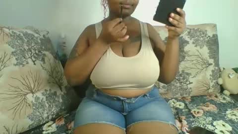 Snapshot of thickie_ chatting on December 2025 04:01:02 PM thickie_ online show from December 2025 04:01:02 PM