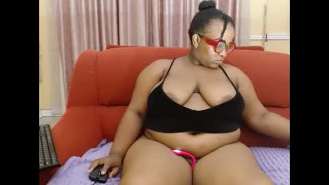 Snapshot of thickjuicyxxx chatting on October 2025 05:11:01 PM thickjuicyxxx online show from October 2025 05:11:01 PM