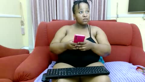 Snapshot of thickjuicyxxx chatting on October 2025 04:17:01 PM thickjuicyxxx online show from October 2025 04:17:01 PM