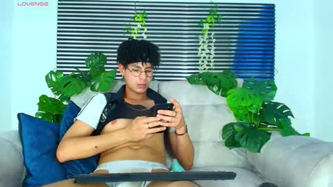 Thiago Saenzz online show from March 2026 06:02:02 PM