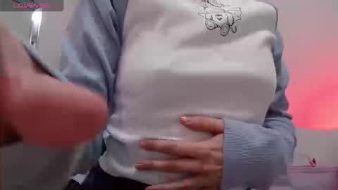 Snapshot of thin33 chatting on September 2025 10:11:01 PM sara online show from September 2025 10:11:01 PM