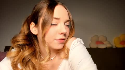 Amelia  shows on mondays fridays and sundays  if anything changes im giving updates on my fansly  online show from February 2025 04:00:02 PM