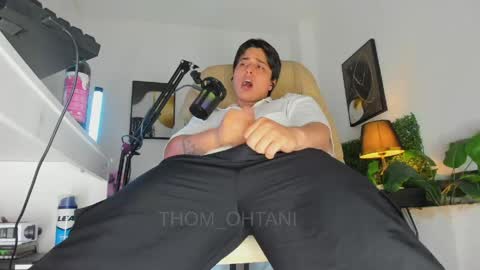 Snapshot of thom_ohtani chatting on April 2026 02:27:02 AM thom_ohtani online show from April 2026 02:27:02 AM