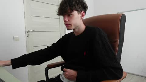 Snapshot of thomas_brons chatting on June 2026 05:28:02 AM THOMAS BRONS online show from June 2026 05:28:02 AM