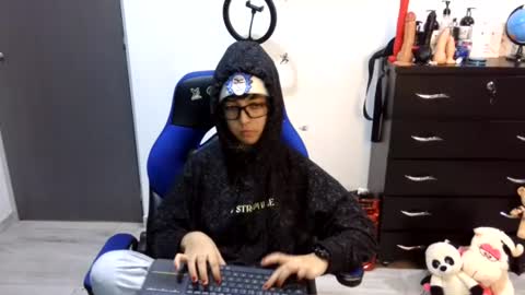 Snapshot of thomascooper_cams chatting on June 2026 07:16:01 PM VALERIA online show from June 2026 07:16:01 PM