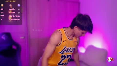 Thom Klein online show from November 2025 07:04:02 PM