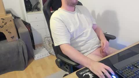 Snapshot of thommy2008 chatting on October 2025 02:14:02 PM thommy2008 online show from October 2025 02:14:02 PM