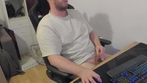 Snapshot of thommy2008 chatting on October 2025 02:40:01 PM thommy2008 online show from October 2025 02:40:01 PM