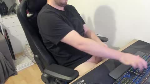 Snapshot of thommy2008 chatting on November 2025 12:16:02 PM thommy2008 online show from November 2025 12:16:02 PM