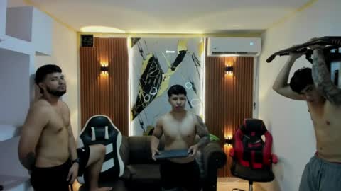 thomson_hot01 online show from April 2026 05:25:01 AM