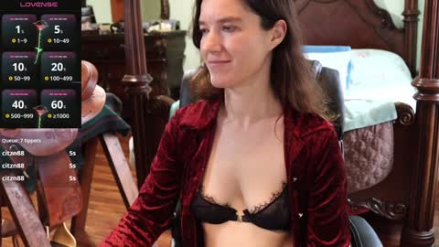 Snapshot of thornbury_rose chatting on February 2025 09:58:02 PM ThornburyRose online show from February 2025 09:58:02 PM