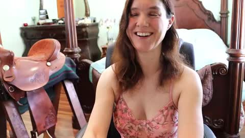 Snapshot of thornbury_rose chatting on March 2025 05:54:02 PM ThornburyRose online show from March 2025 05:54:02 PM