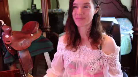 Snapshot of thornbury_rose chatting on September 2025 01:48:02 PM ThornburyRose online show from September 2025 01:48:02 PM